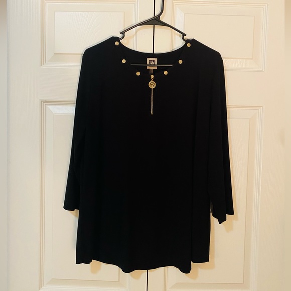 Anne Klein Tops - Black Women’s Shirt With Hold Accents - Size XL